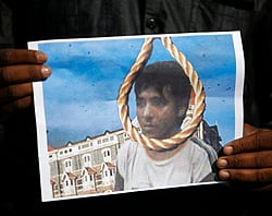 A man holds a picture of Mohammad Ajmal Kasab with a noose, as he celebrates Kasab's execution, in the western Indian city of Ahmedabad November 21, 2012. India executed Kasab, the lone survivor of a militant squad that killed 166 people in a rampage through the financial capital Mumbai in 2008, hanging him on Wednesday just days before the fourth anniversary of the attack. REUTERS