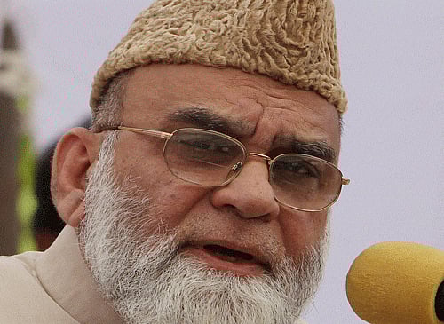 A fresh controversy broke out over Shahi Imam of Delhi Jama Masjid Syed Ahmed Bukhari sending invitations to Pakistan Prime Minister Nawaz Sharif for the 'dastarbandi' of his 19-year-old son Syed Shaban Bukhari taking over as Naib Imam, but announcing that he won't invite Prime Minister Narendra Modi. PTI file photo