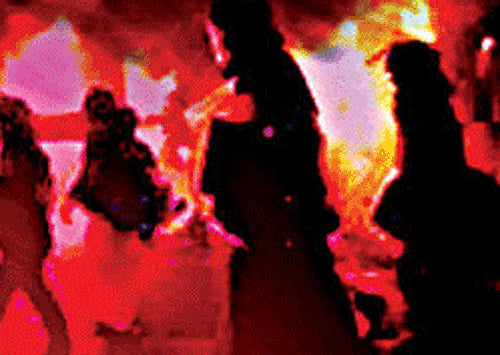 In a gruesome incident, a Christian couple was today thrashed and burnt alive by a group of angry Muslims in Pakistan's Punjab province for allegedly desecrating the Quran. DH file illustration