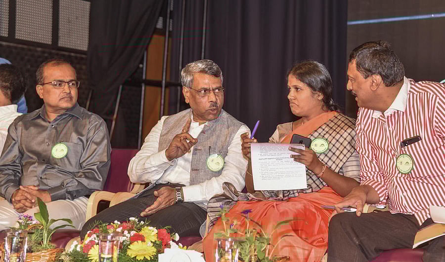 KSPCB’s Manoj Kumar, Justice Subhash Adi, Mayor Gangambike Mallikarjun and BBMP corporator Mohammad Rizwan Navab at a state-level meeting of solid waste management stakeholders in Bengaluru on Sunday. (DH Photo)