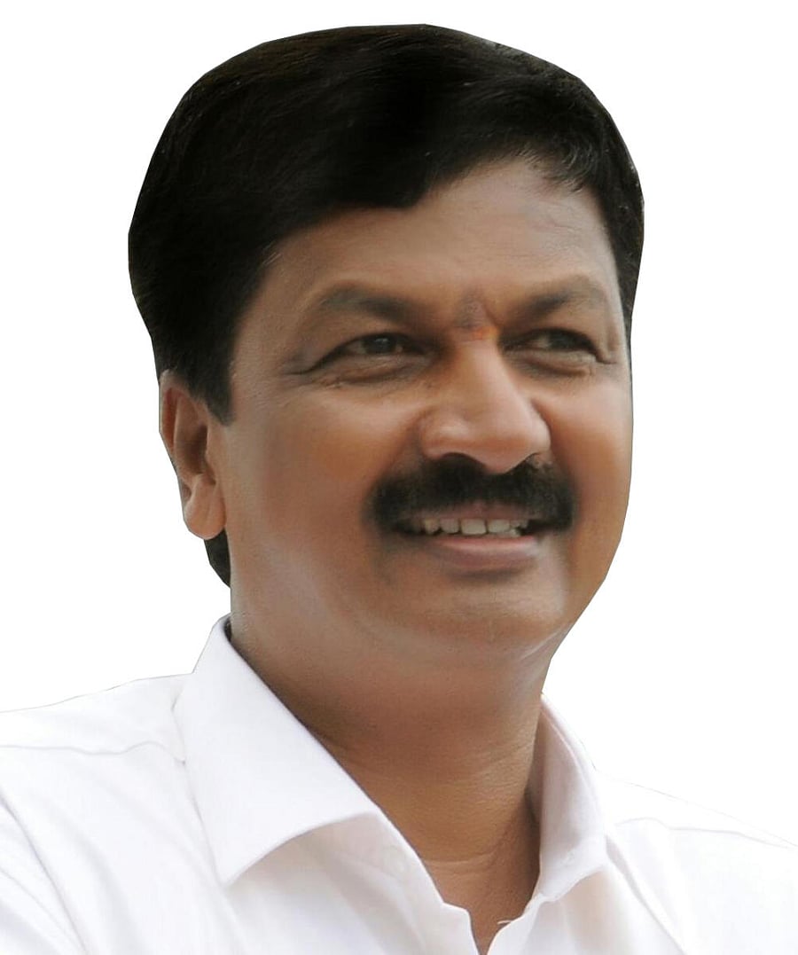 Speaking to reporters, Jarkiholi called Krishna his "leader" and said he paid a visit to inquire about his health and was not aware that Yeddyurappa was also visiting him. File photo