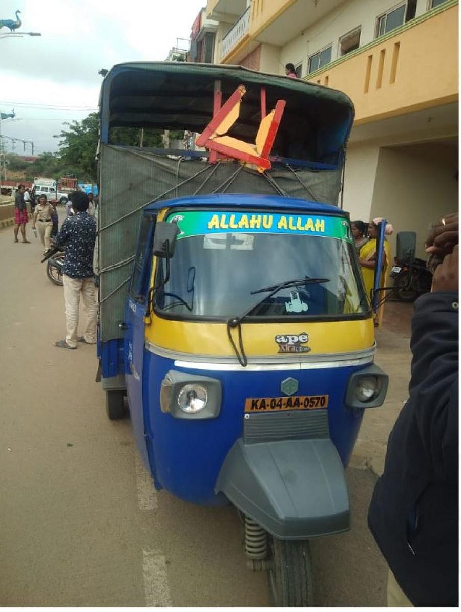 The goods auto that met with an accident.