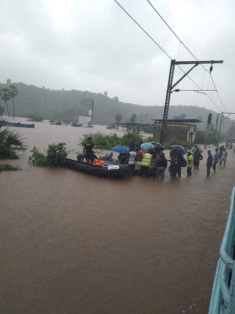 Mumbai and the Mumbai Metropolitan Region (MMR), which is spread over 4,355 sq km, could not withstand the pressure of nearly 944.2 mm rainfall in 24 hours. DH photo