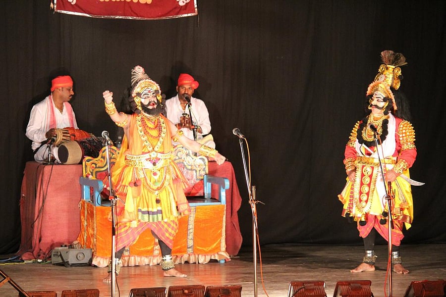Thandimane Shripad Bhat and Annappa Gowda in ‘Shatamanam Bhavathi’ in Bengaluru. DH photo by Chitra Phalguni