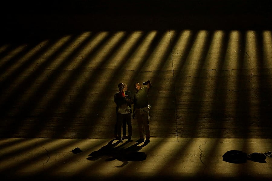Migrants who crossed illegally into El Paso, Texas, U.S., take a selfie (Reuters File Photo)