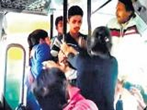 Lauding the two sisters from Rohtak for their extraordinary act of bravery in dealing with their male harassers, Haryana Chief Minister Manohar Lal Khattar on Monday announced that the sisters will be honoured at the Republic Day function in the state. Screen grab