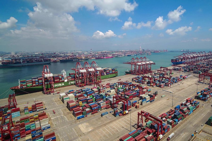 China's good shipments abroad beat expectations to rise in July while its purchases continued to shrink, official data showed on August 8. (AFP File Photo)