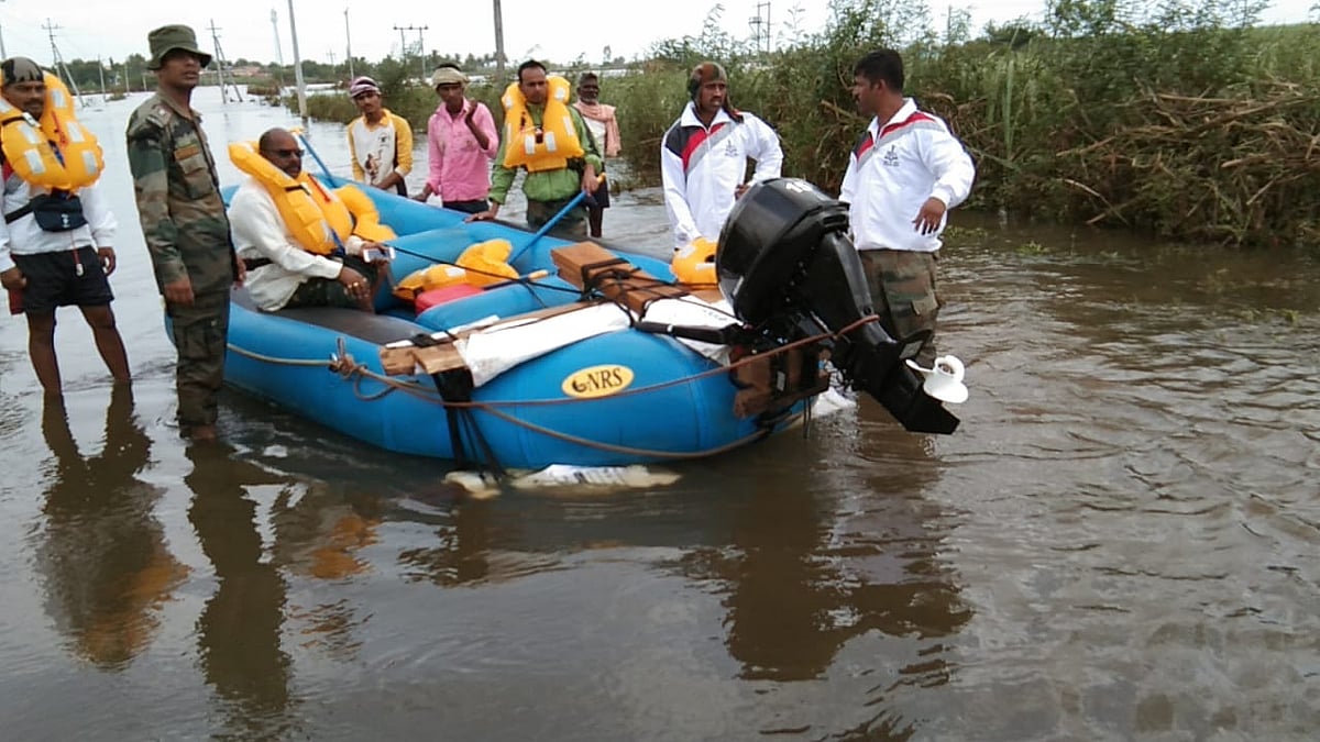 Army troops improvise rescue boats amid flooding