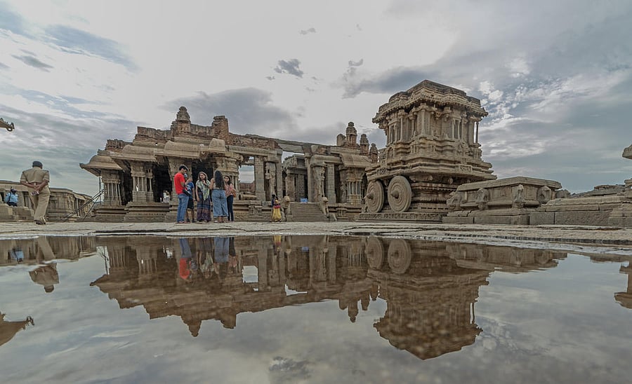 While the heavy discharge from the Tungabhadra dam inundated Hampi, the erstwhile capital of medieval empire Vijayanagar, the swollen Malaprabha marooned the Chalukyan monuments in Pattadakal. (DH Photo)