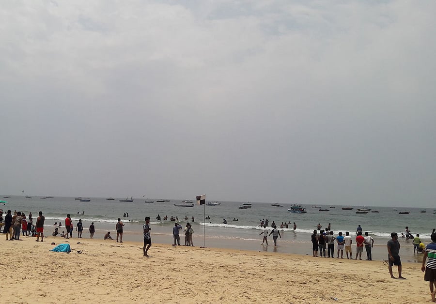 A controversy over alleged corruption in the renewal of beach-cleaning contracts awarded by the Goa government’s tourism ministry has raised a stink in the coastal state. DH file photo
