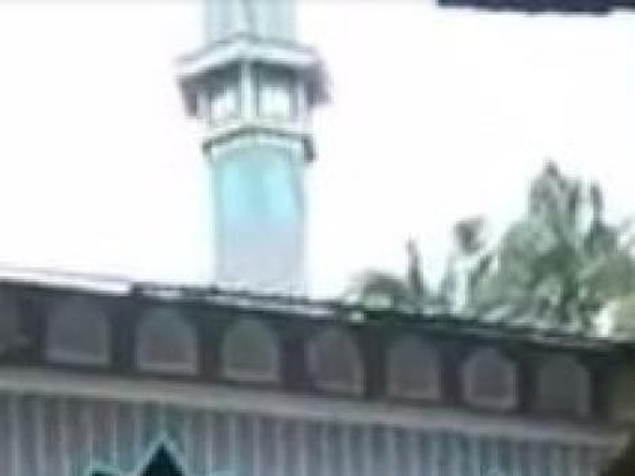 The communal harmony prevailing in Kerala seems to have no bounds as a mosque in North Kerala has opened its prayer hall for performing postmortem examination of victims of a major landslide, irrespective of religion or caste. (Video grab)