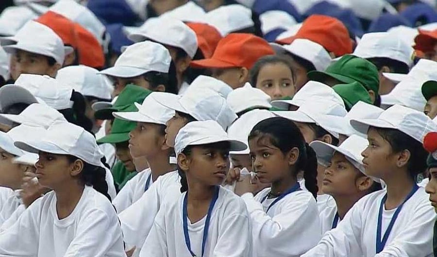 A number of children, who had come to the Red Fort to hear Prime Minister Narendra Modi's Independence Day address, stayed back to collect the plastic waste, cups and banana peels strewn around the venue after the event, setting an example for others to f