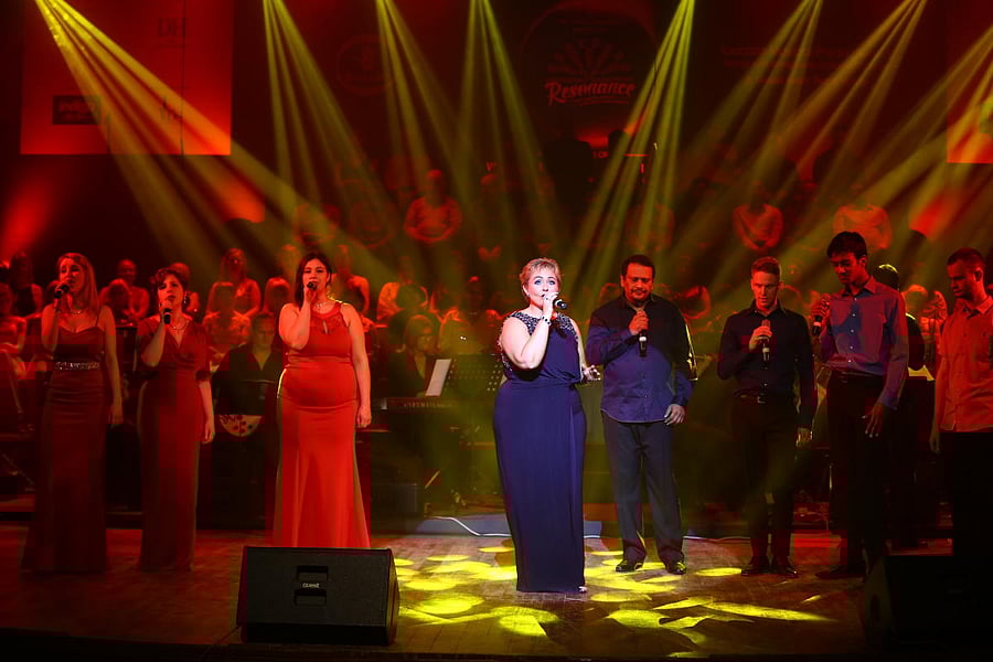 Sixteen award-winning artistes from the UK will be performing pop, rock and country music.