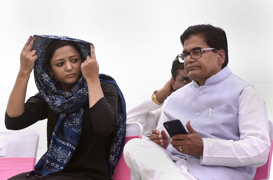 Activist Shehla Rashid and Samajwadi Party leader Ram Gopal Yadav during opposition parties' protest demanding the release of leaders detained in J&K, at Jantar Mantar in New Delhi. PTI photo
