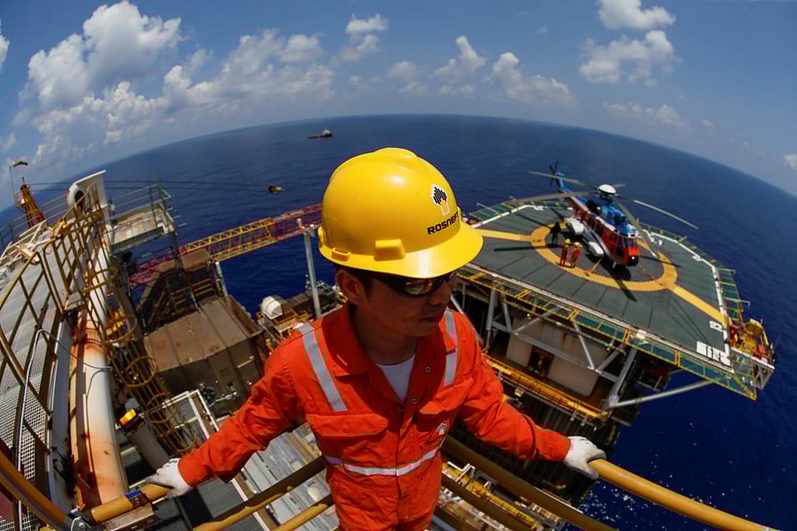 A Rosneft Vietnam employee looks on at the Lan Tay gas platform in the South China Sea off the coast of Vung Tau, Vietnam. (Reuters Photo)