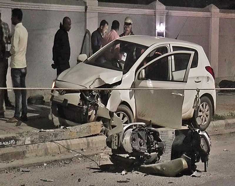 The assailants’ Hyundai i10 and the victims’ scooter at the crime scene in JP Nagar on Sunday night. DH PHOTO