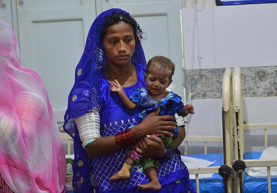 In this picture taken on May 25, 2018, a Pakistani mother holds her baby girl at Mithi Civil Hospital in Mithi, a remote town in southern Pakistan. AFP file photo.