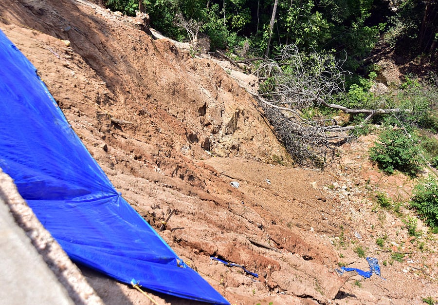 Breach in Konar irrigation project embankment. (Image for Representation)