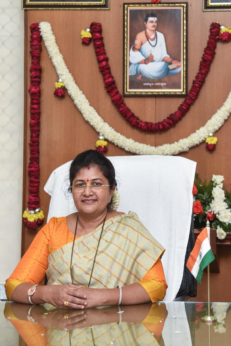Jolle Shashikala Annasaheb, Women and Child Development Minister assume office at Vikasa Soudha in Bengaluru on Wednesday. Photo by S K Dinesh