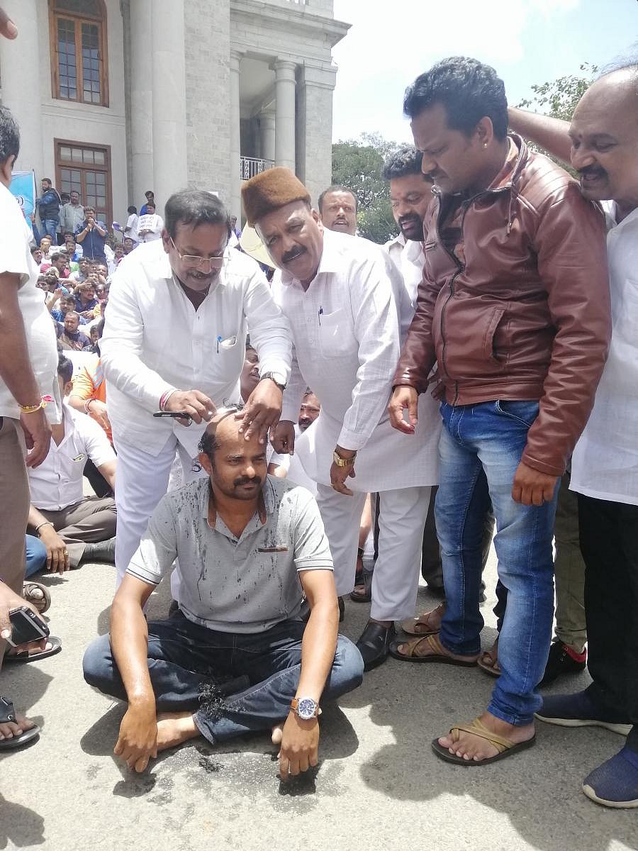The protesters suggested that their profession was hijacked by corporate houses and demanded that the government put an end to the online service providers. 