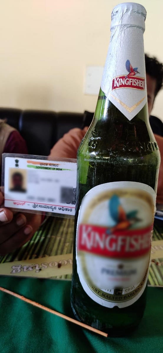 There have been repeated complaints about empty liquor bottles being discarded carelessly in the city.