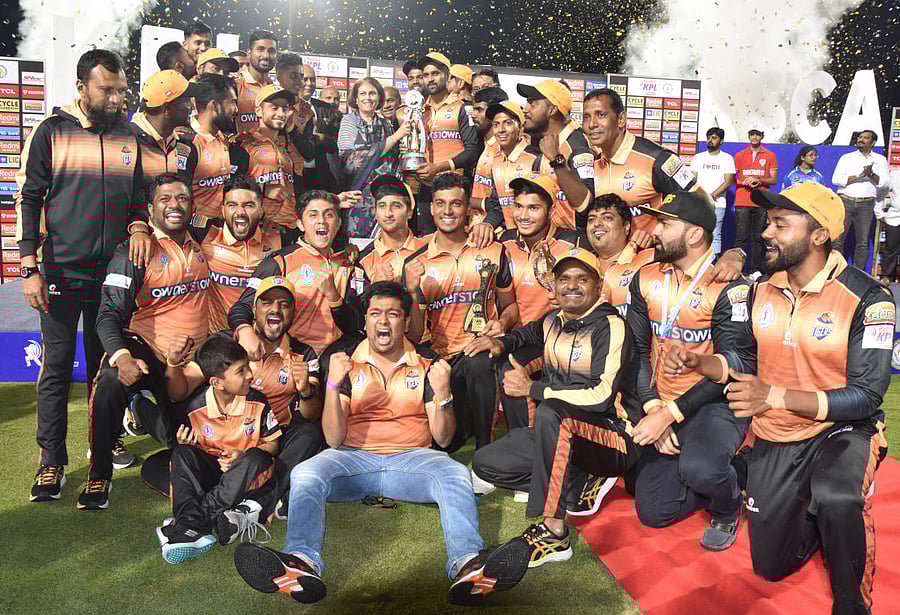 Karnataka’s Likith SP stole the show on the opening day of the 73rd Glenmark Senior National Aquatic Championships which got underway at the Prakash Taran Pushkar Bhavan here on Saturday.