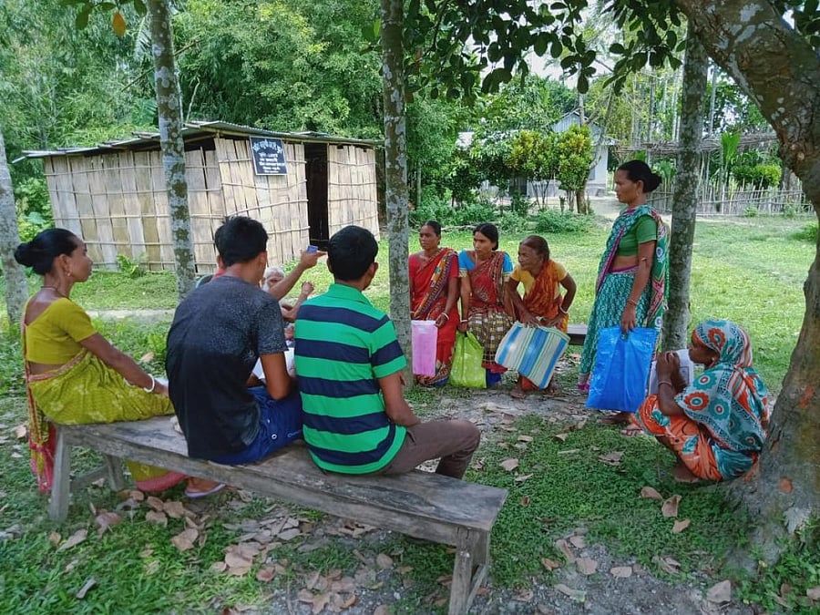 Excluded applicants belonging to Hindu Bengalis and Koch Rajbongshis at No 1 Bajugaon village in Kokrajhar district on Monday. Photo by Mojammal Hoque