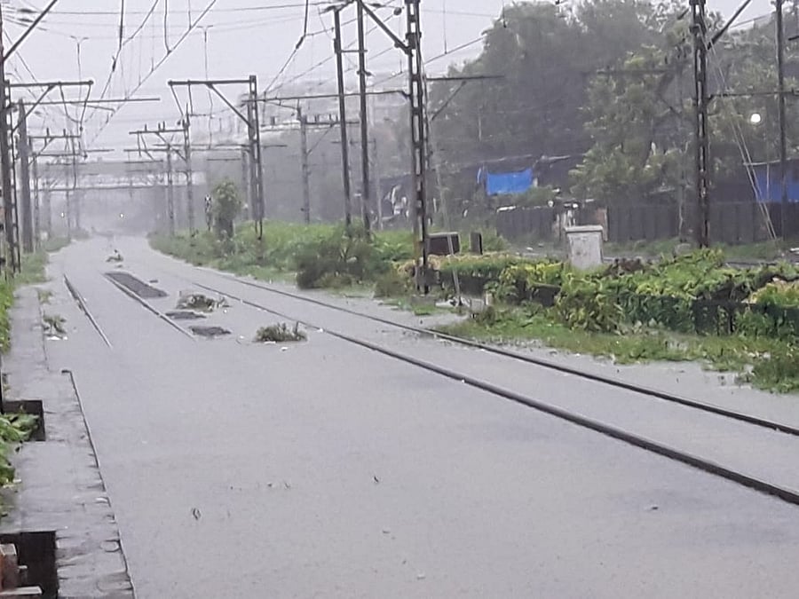 The submerged Sion Kurla stretch of Central Railway's Mumbai suburban section. Photo credit: Mrityunjay Bose/DH