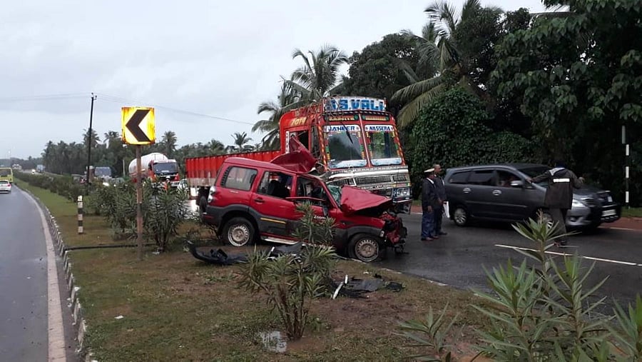 The mangled remains of the SUV that collided with a lorry after crossing over median at Chelyar Cross near Mukka on NH 66, on Saturday.
