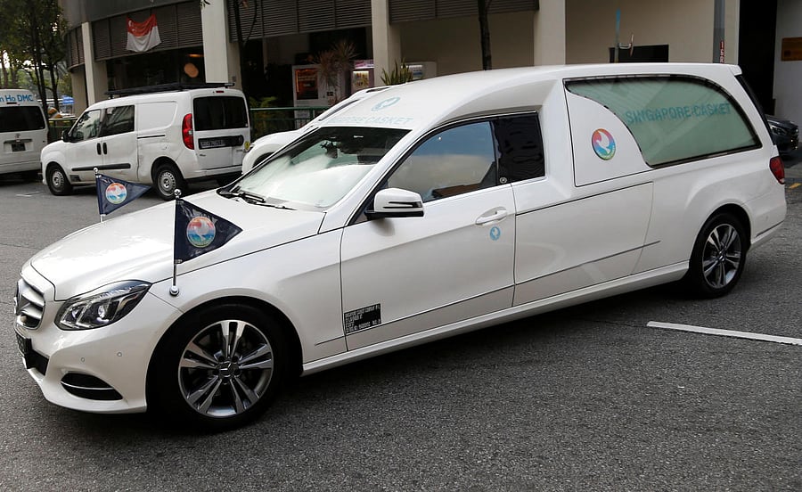 A hearse carrying the body of the late former Zimbabwe President Robert Mugabe leaves the funeral parlour for the airport in Singapore September 11, 2019. (REUTERS)