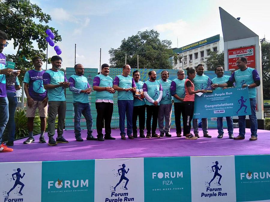 Harshitha receives award for winning 5-km run organised to create awareness on Alzheimer’s in Mangaluru.