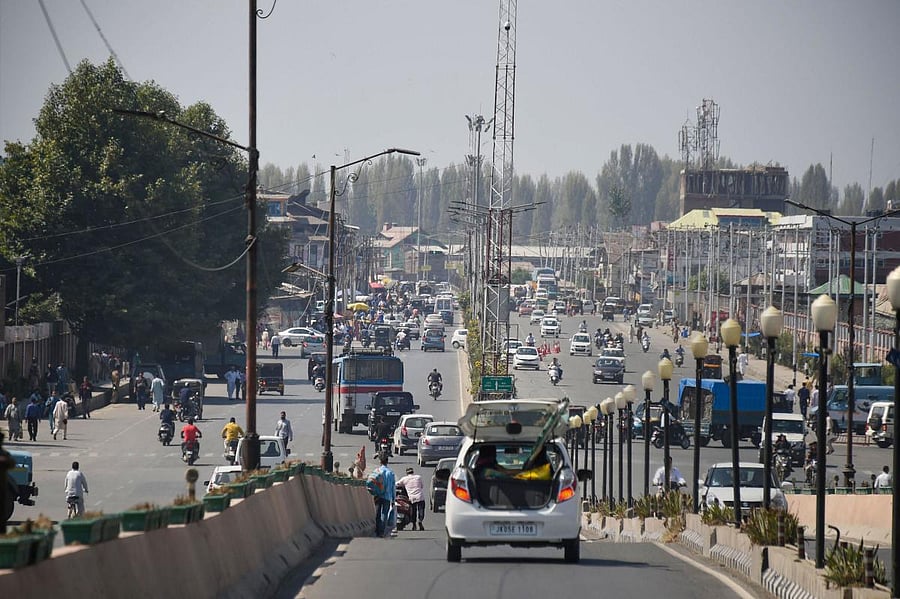 Normal life remained affected in Kashmir (PTI Photo)