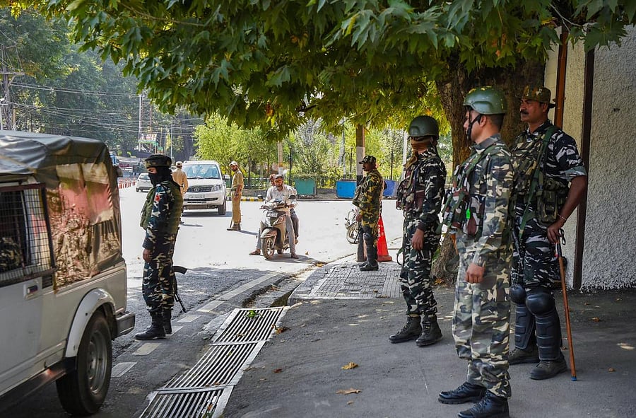 Security forces in Jammu and Kashmir (PTI Photo)