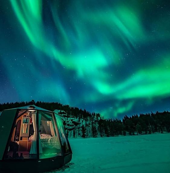Glass-roofed igloo in the North Pole. (Instagram - luxuryaction)
