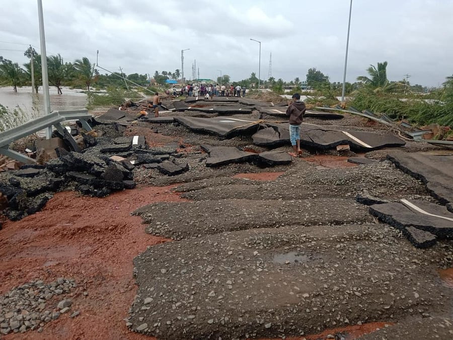 The flood-ravaged bridge near Govanakoppa in Badami taluk across Malaprabha on Hubballi-Solapur National Highway waits for restoration.