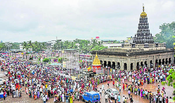 Sharana Basaveshwara Temple; Gulbarga Fort, Kalaburagi district.