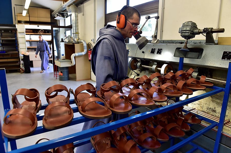 Manufacturing sector of Japan (AFP Photo)