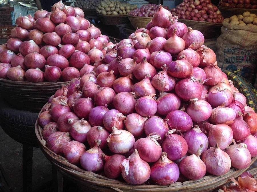 Traders associations attributed the price rise to the floods in Maharashtra and parts of north Karnataka, where the crops have been badly damaged or washed away. (DH File Photo)