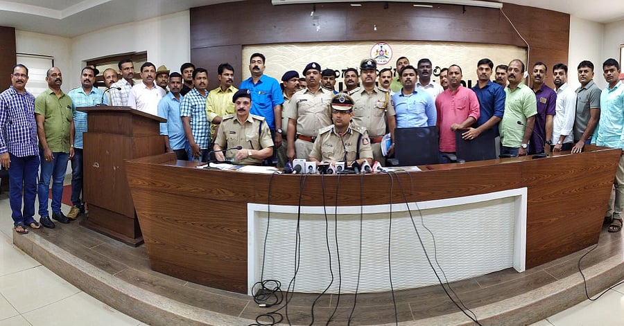 City Police Commissioner Dr P S Harsha with the team that cracked the case of burglary at Arun jewellery showroom in Mangaluru.