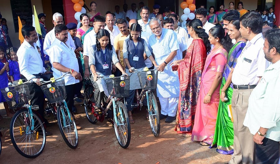 Minister for Primary and Secondary Education S Suresh Kumar distributes bicycles to the students of Government Upgraded Higher Primary School at Daddalakadu in Bantwal taluk.