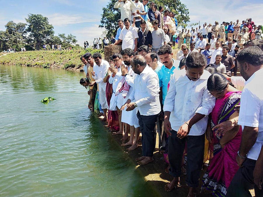 District In-charge Minister C T Ravi offers Baagina at Ayyanakere on Wednesday.