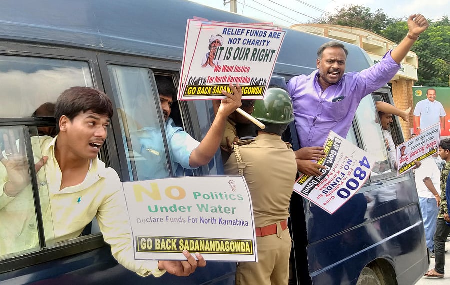 Police detain the Youth Congress activists, who staged a protest against Union Minister D V Sadananda Gowda, alleging the Centre's apathy in providing relief to flood victims, in Raichur on Saturday. DH PHOTO