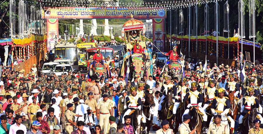 Dasara elephant Arjuna, flanked by kumki elephants Kaveri and Vijaya, carries the Golden Howdah as part of the Jamboo Savari, on Mysuru Palace premises in Mysuru on Tuesday. (DH PHOTO)
