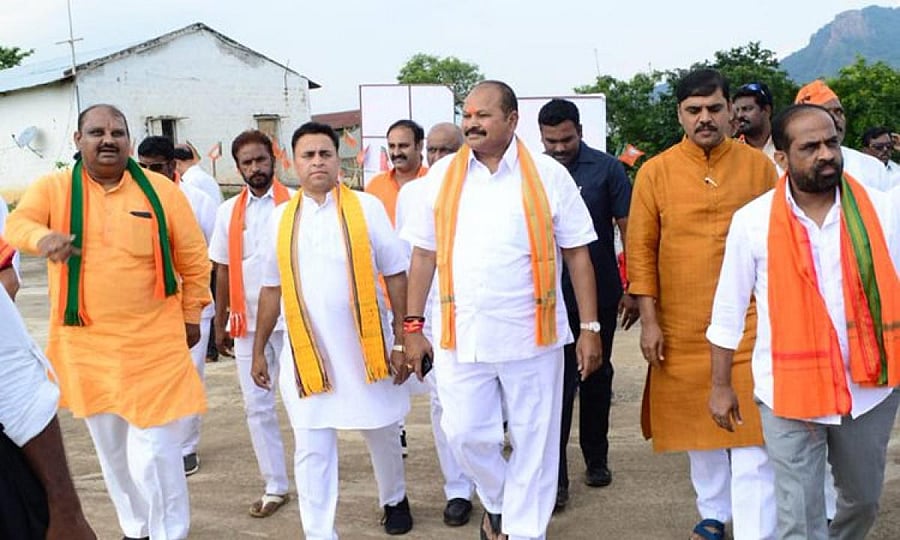 Sunil V Deodhar (2L) and Kanna Lakshminarayana (C) at the project site