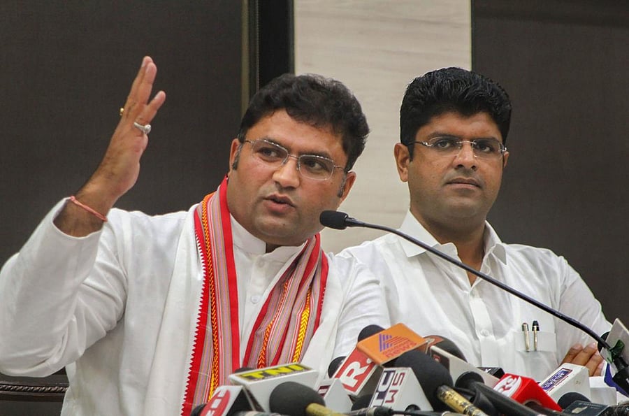 Former Haryana Congress president Ashok Tanwar and Jannayak Janata Party (JJP) leader, Dushyant Chautala during a joint press conference ahead of Haryana Vidhan Sabha elections, in New Delhi, Wednesday, Oct 16, 2019. (PTI Photo)