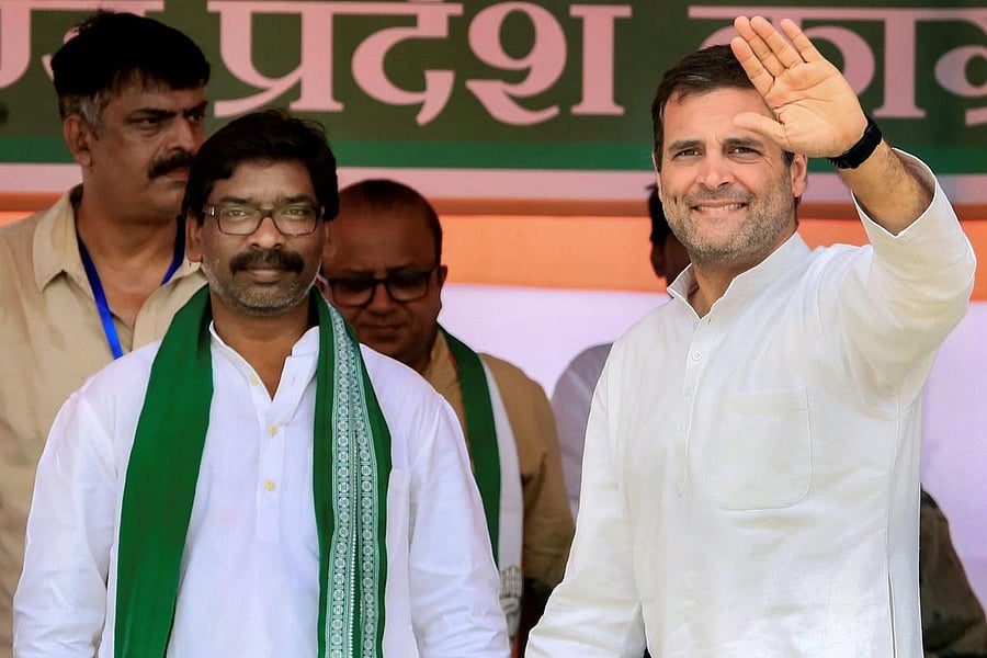 Congress President Rahul Gandhi with Jharkhand Mukti Morcha (JMM) leader Hemant Soren. (PTI File Photo)