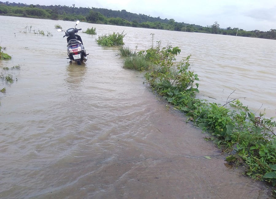 The movement of vehicles on Balele-Kottageri road was affected.