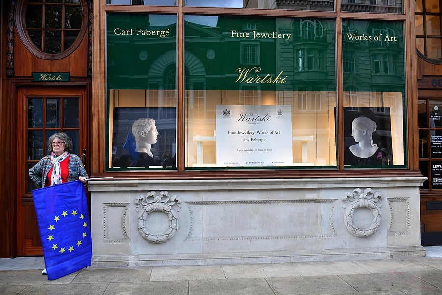 A woman stands with an EU flag during a 'People's Vote' march, calling on the government to give Britons a vote on the final Brexit deal, in London, Britain, October 19, 2019. (REUTERS)