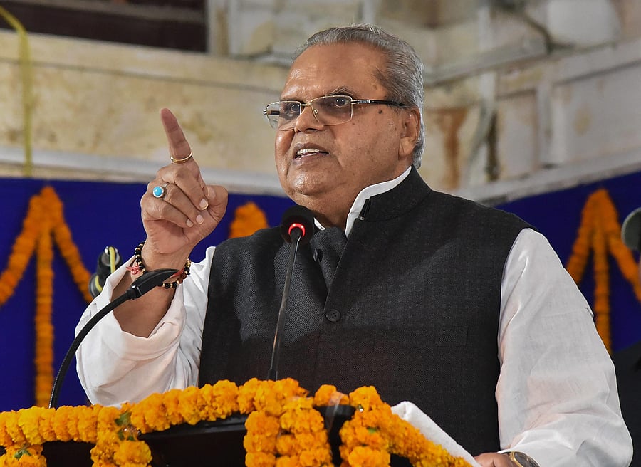 Jammu and Kashmir Governor Satya Pal Malik delivers lecture on "New Initiatives in Jammu & Kashmir" at Patna University in Patna. (PTI Photo)