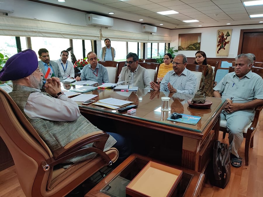 BMS leaders with Hardeep Singh Puri. (Twitter)